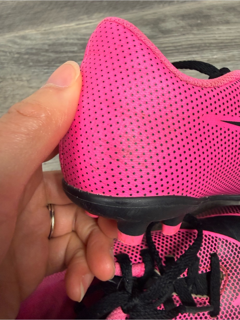 Nike Kids Pink Soccer Cleats‎ - Picture 12 of 13